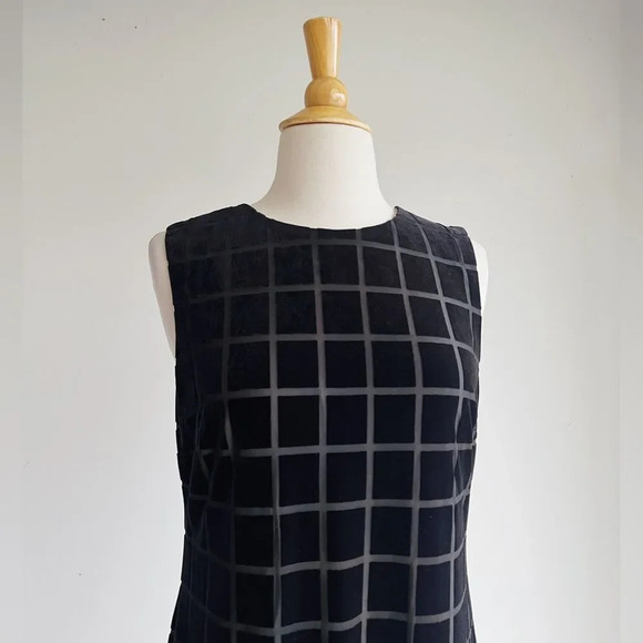 DONNA MORGAN | Black Velvet Grid Print Dress | 8 - Picture 3 of 6